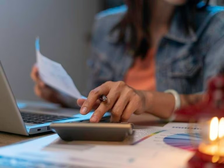 ¿Debe o no debe declarar renta 2023?