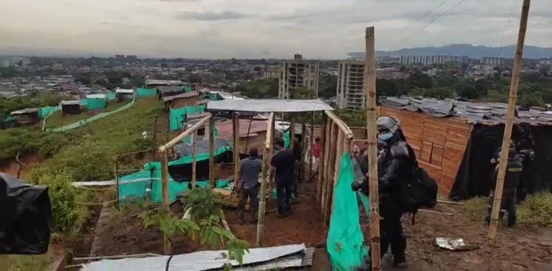 Desalojaron invasión en el barrio La Esperanza de Ibagué