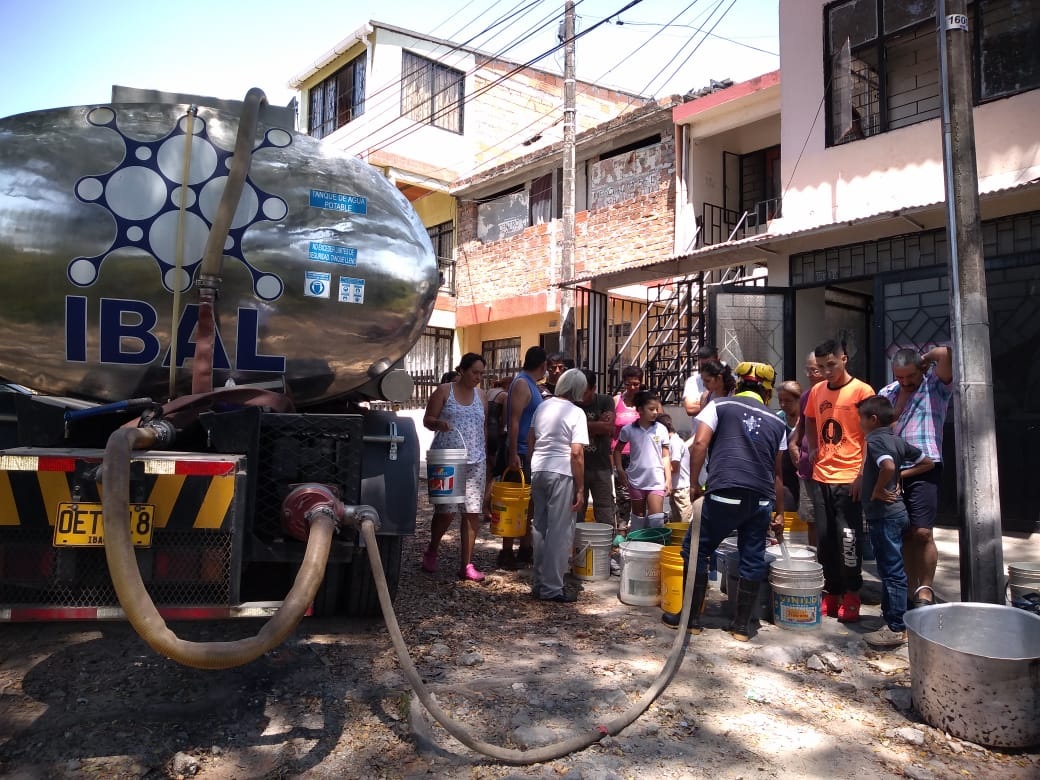 Solucionado daño en tubería en el barrio El Topacio