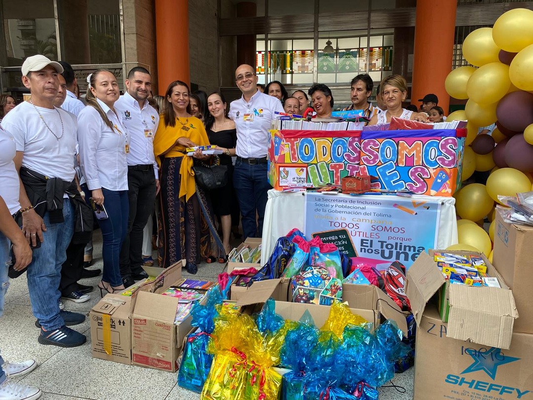 500 niñas, niños y adolescentes recibieron kits de útiles escolares