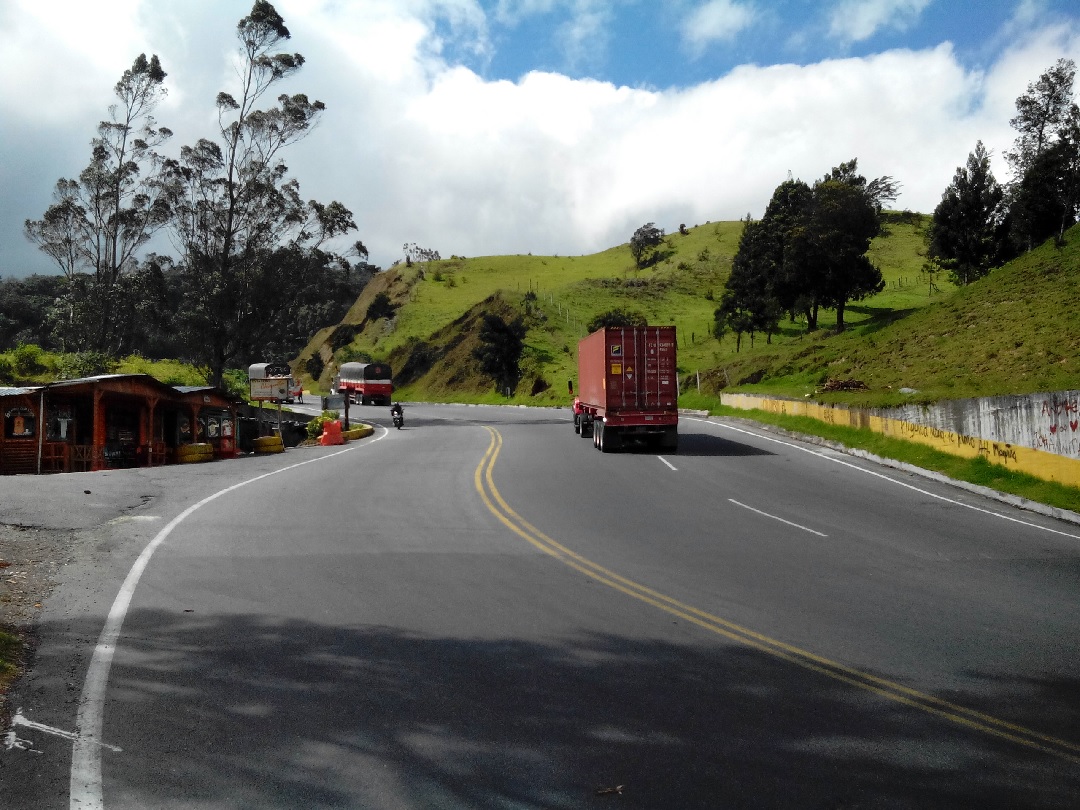 Cierre nocturno vía Cajamarca- Calarcá