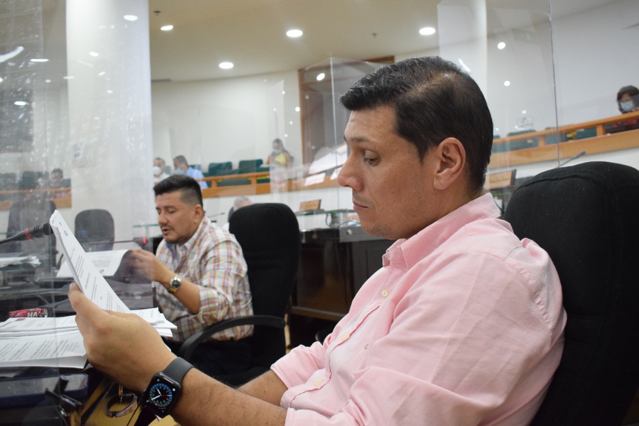 "Está viciado de ilegalidad y crea más burocracia": diputado Restrepo sobre el Fondo Siembrazul