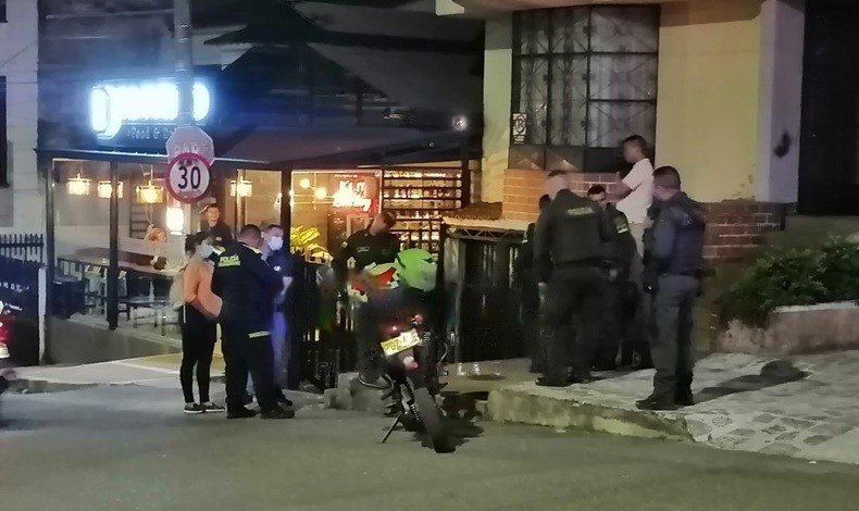 En menos de cinco minutos robaron a todos los clientes de un restaurante en Ibagué