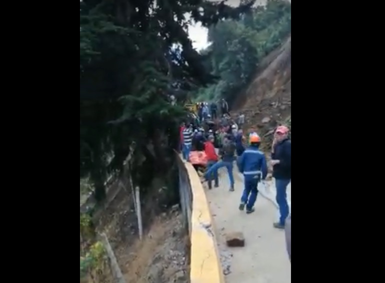 Derrumbe vía La Línea