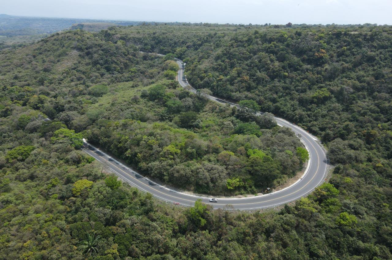 Duque entregó 146 kilómetros de la vía Cambao - Manizales, que atraviesa el norte del Tolima
