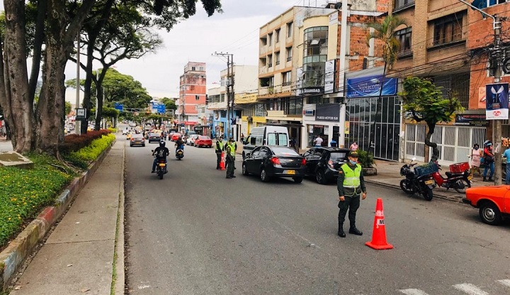 Extienden cuarentena obligatoria para todas las personas durante un mes
