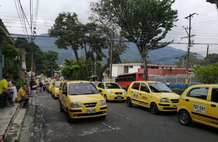 Amplían circulación de servicio de taxis durante el aislamiento preventivo
