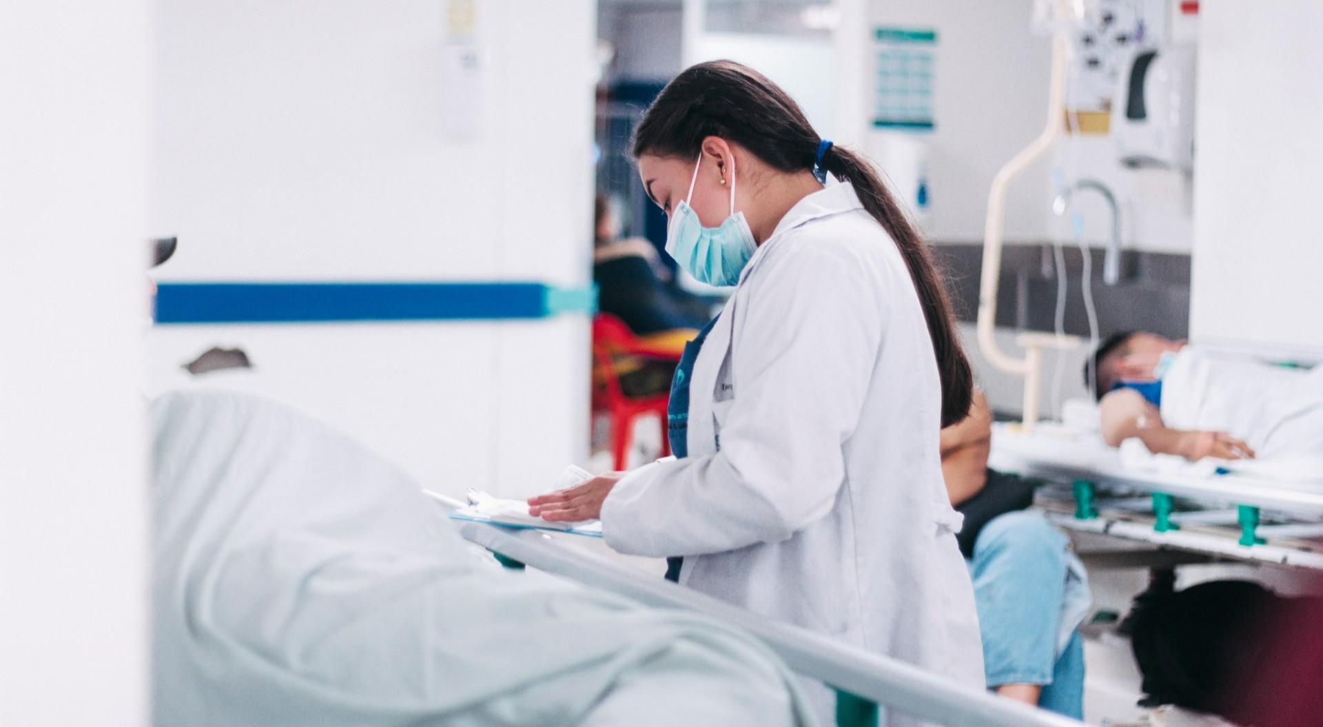 El 81 % de los trabajadores de la salud son por prestación de servicios