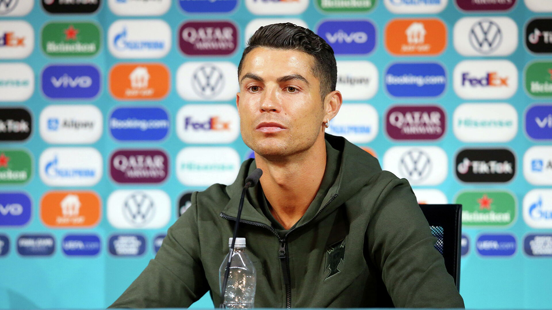 El gesto de Cristiano Ronaldo de preferir el agua por Coca Cola
