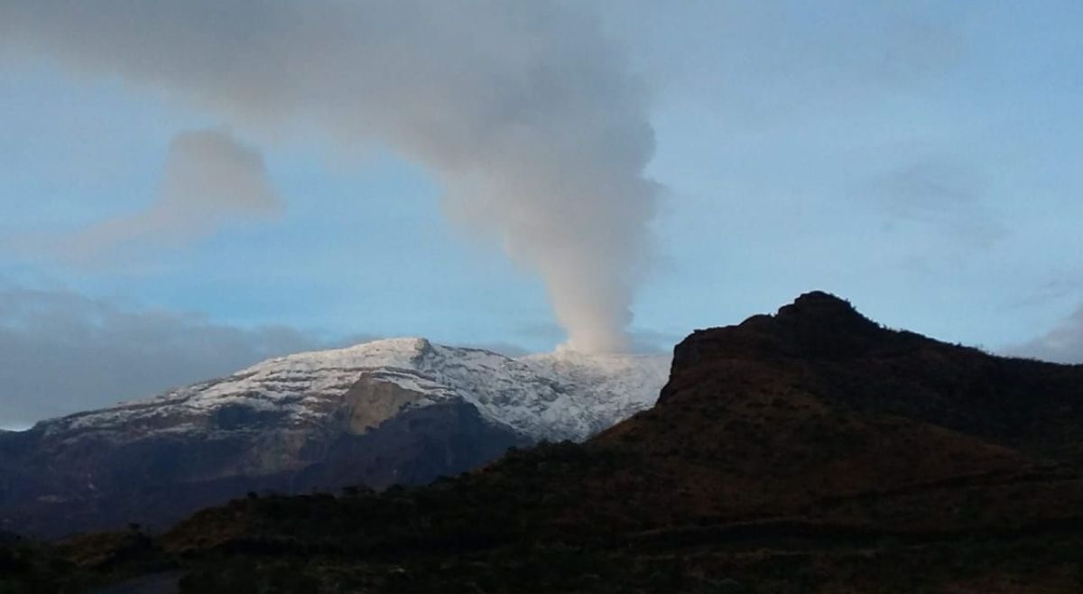El Nevado del Ruiz emitió ceniza este viernes