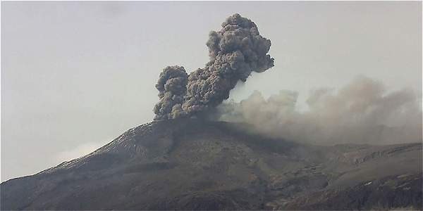 Alertan por emisiones de ceniza y señales sísmicas del volcán Nevado del Ruiz