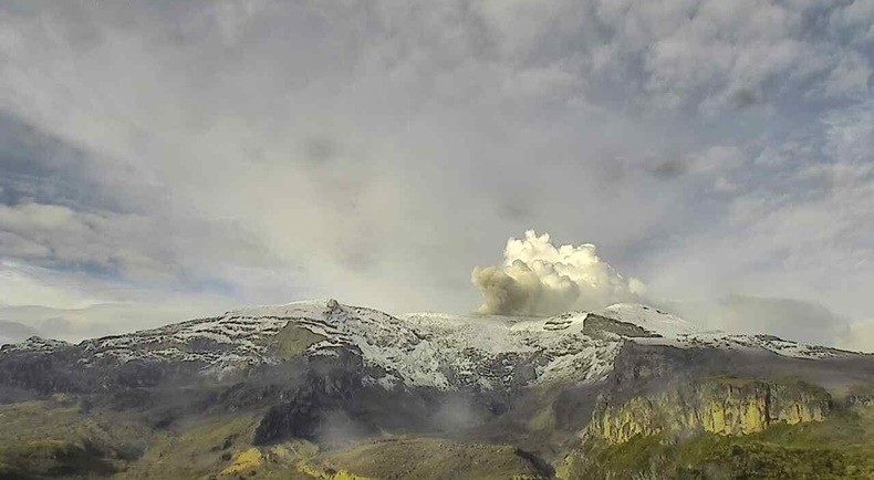 Campesinos rehúsan evacuar sus fincas cercanas al Volcán Nevado del Ruiz