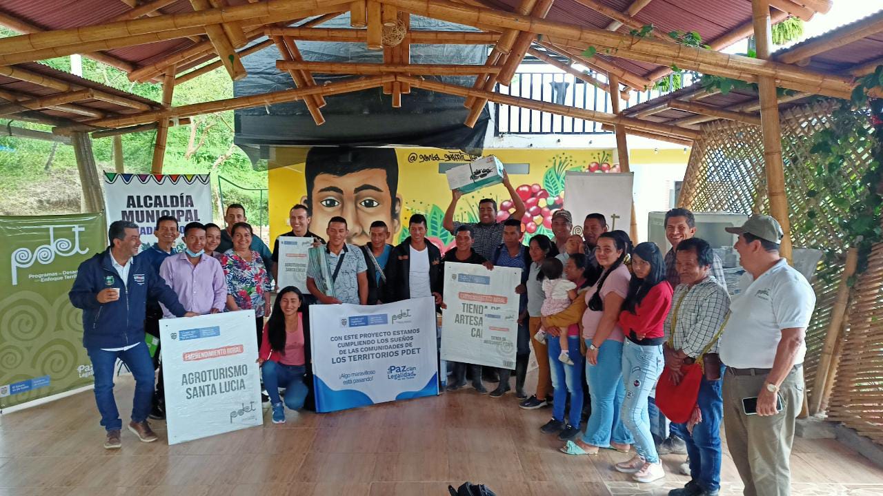 Emprendedores del sur del Tolima recibieron dotación y equipos para sus negocios