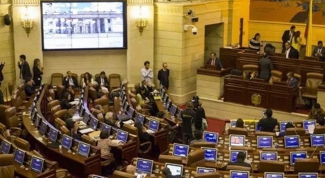 Suben de nuevo el sueldo de los congresistas: les quedó en casi $38 millones