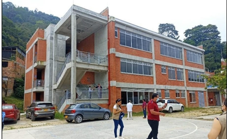 En entredicho calidad de los megacolegios que se construyen en Ibagué