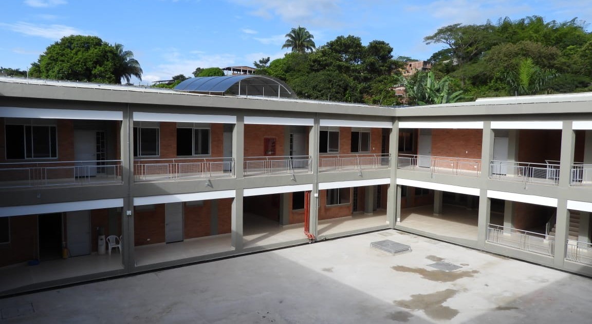 Entregan sede remodelada de sede educativa en Rovira