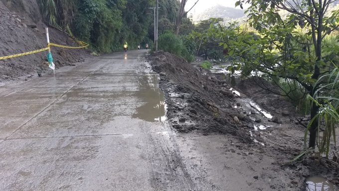Continúan los deslizamientos de tierra en la vía al Cañón del Combeima