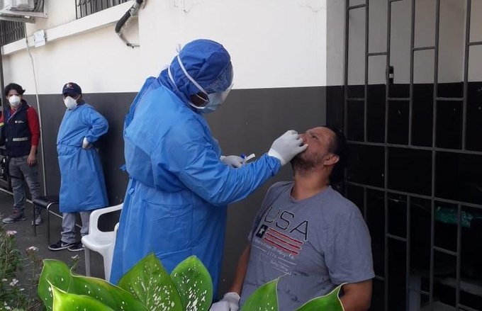 Toma de muestras a 35 internos de la cárcel de Picaleña para el Covid-19