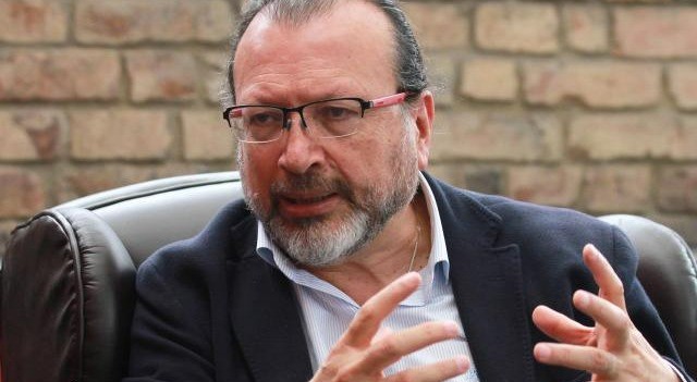William Ospina: "votar por un candidato no debe ser obligatorio"