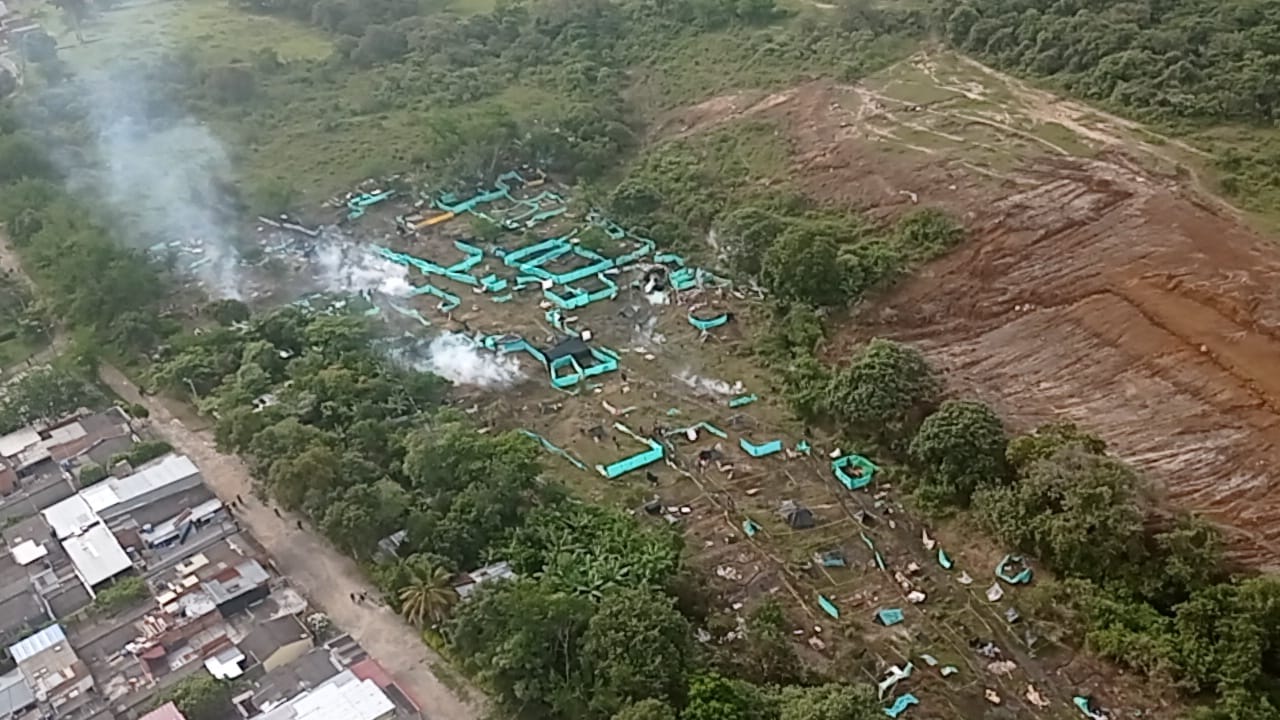 Esmad desalojó a familias que invadieron un lote en la comuna Ocho de Ibagué