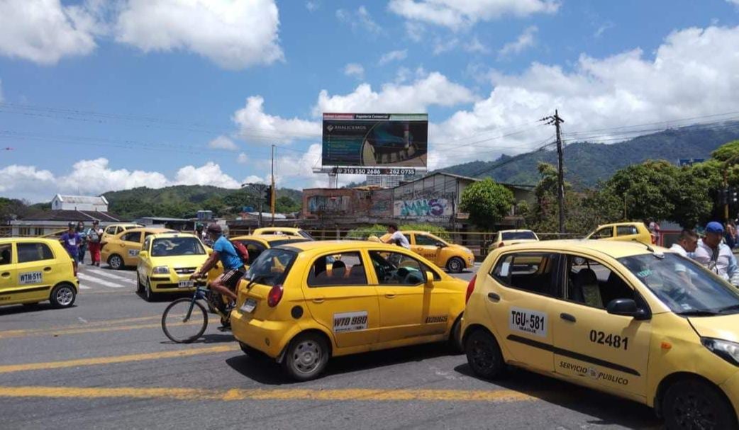Estos son los puntos que tienen bloqueados los taxistas en Ibagué