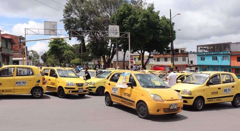Taxistas, a paro nacional por precio de la gasolina