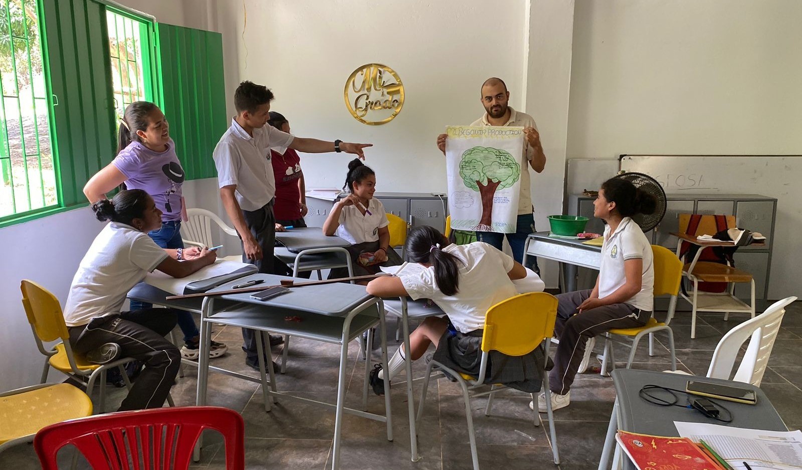 Estudiantes de CreaCiencia le apuestan al papel ecológico