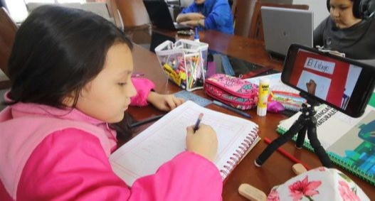 Estudiantes de zonas cercanas al volcán Nevado del Ruiz en el Tolima, a estudiar desde casa
