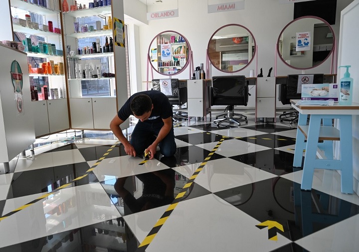 Peluquerías deben atender con cita previa