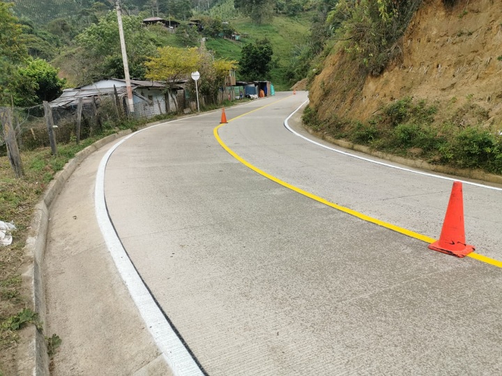 Avanzan las obras de pavimentación Herrera–El Diamante