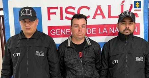 Execrable, la colgó para que pareciera un suicidio