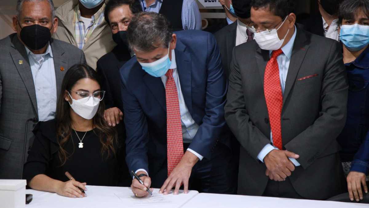 Expedido decreto que reajusta salario de servidores públicos