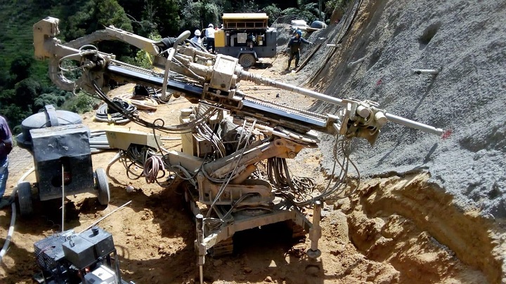 En firme obras de estabilización del talud de Bellavista en la vía Calarcá- Cajamarca