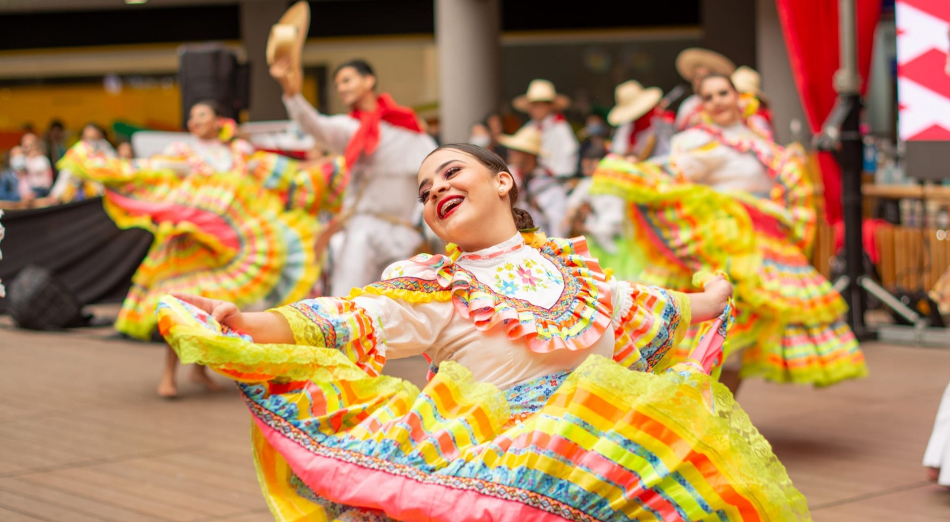Arranca organización del 50º Festival Folclórico Colombiano