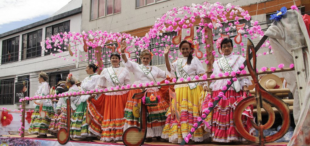 Carrozas del festival folclórico deben rendir homenaje al Ocobo