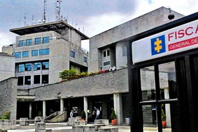 Por homicidio culposo, Fiscalía imputa cargos a tres profesionales de la salud