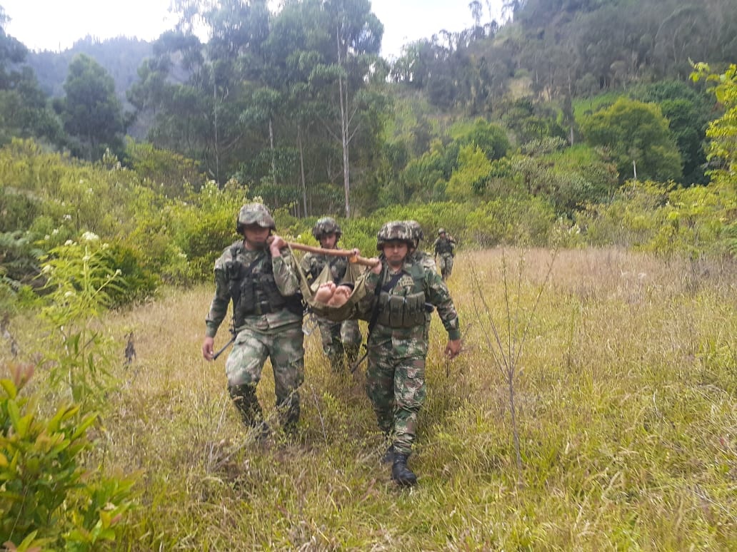Ejército salva a montañista