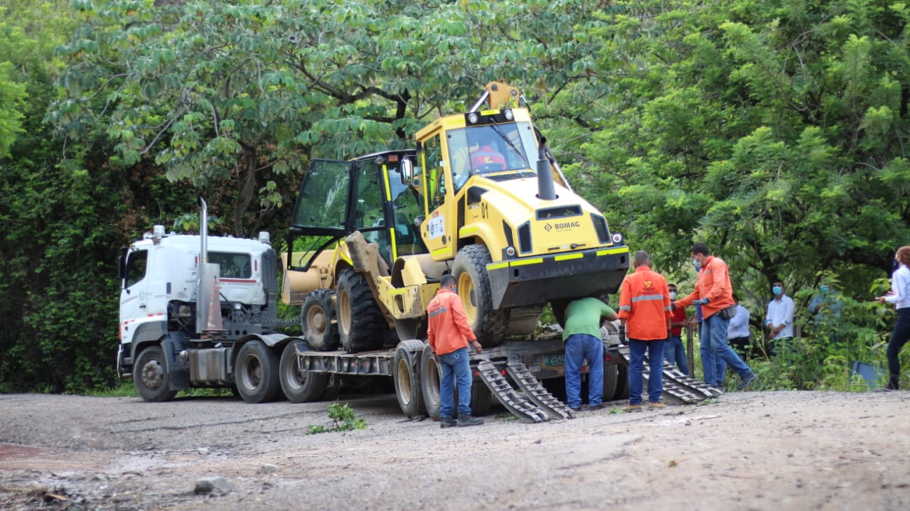 Gobernador Orozco consolida 50 mil millones para recuperación vial en el Sur del Tolima