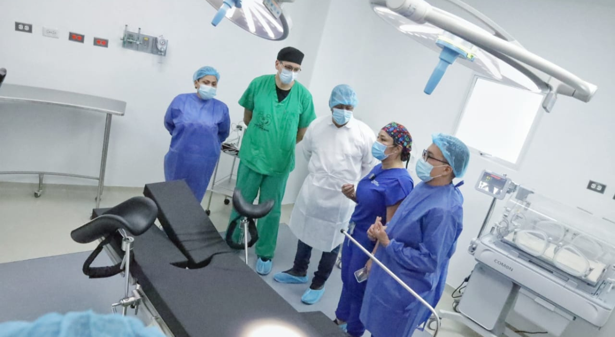 Gobernador Orozco entrega nueva sala de cirugía en el servicio de partos del Federico Lleras