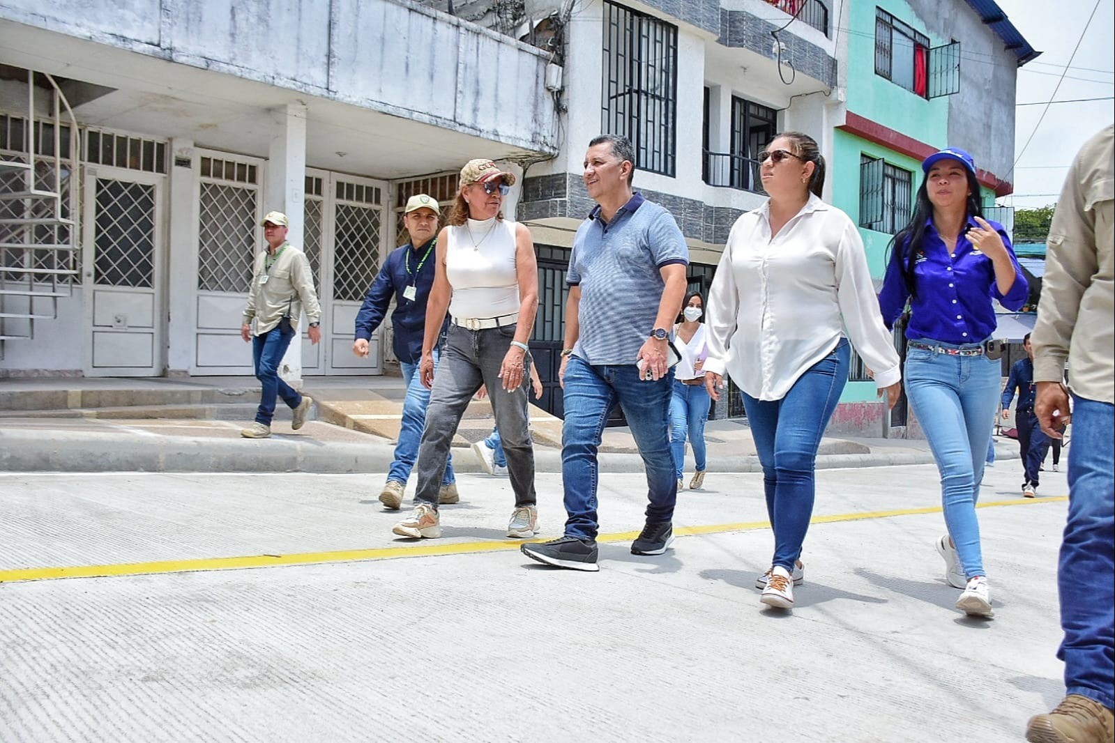 Gobernador Orozco entregó vías pavimentadas en el barrio Arkambuco de Ibagué