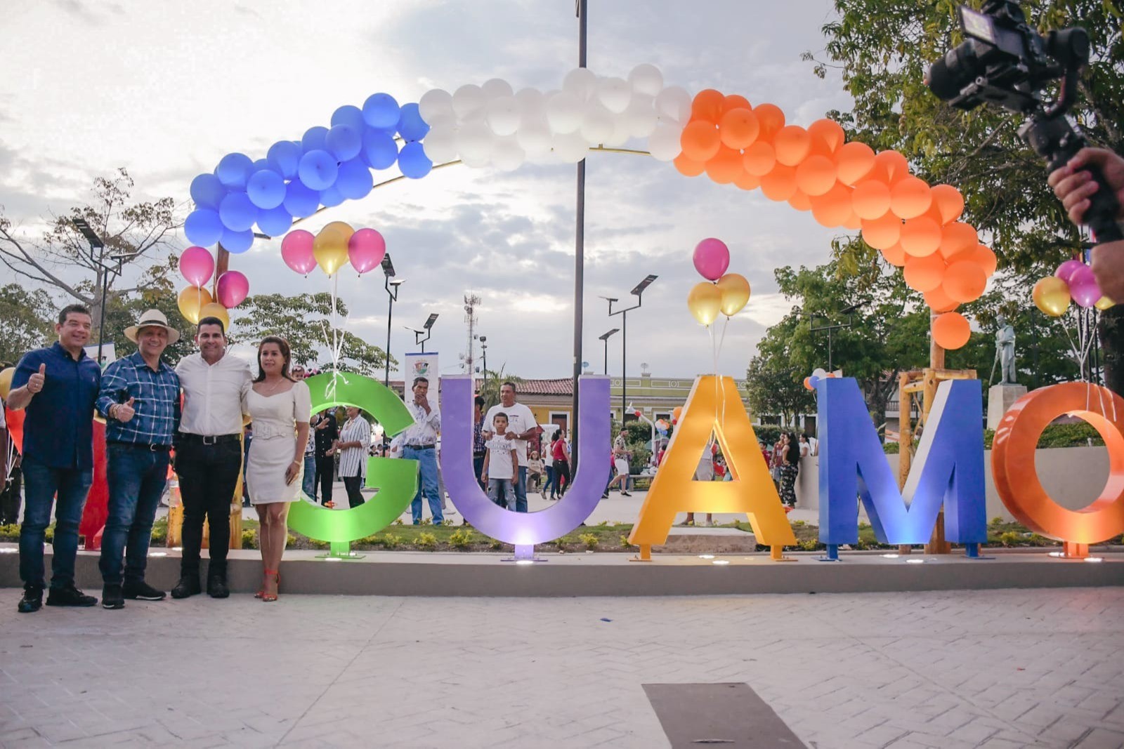 Gobernador Orozco entregó obras del parque principal de Guamo