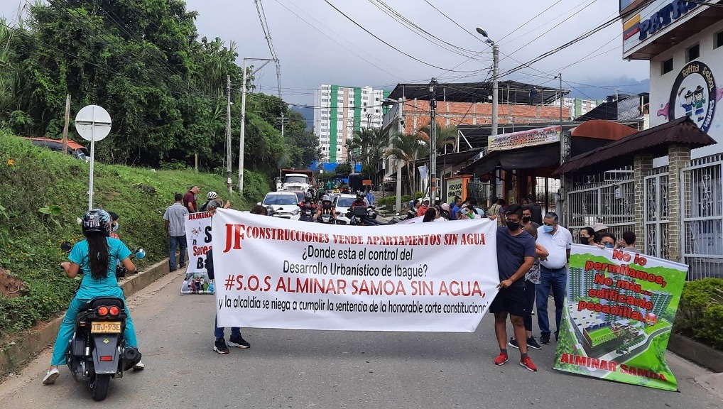 Habitantes de Alminar Samoa bloquean de nuevo la avenida Ambalá