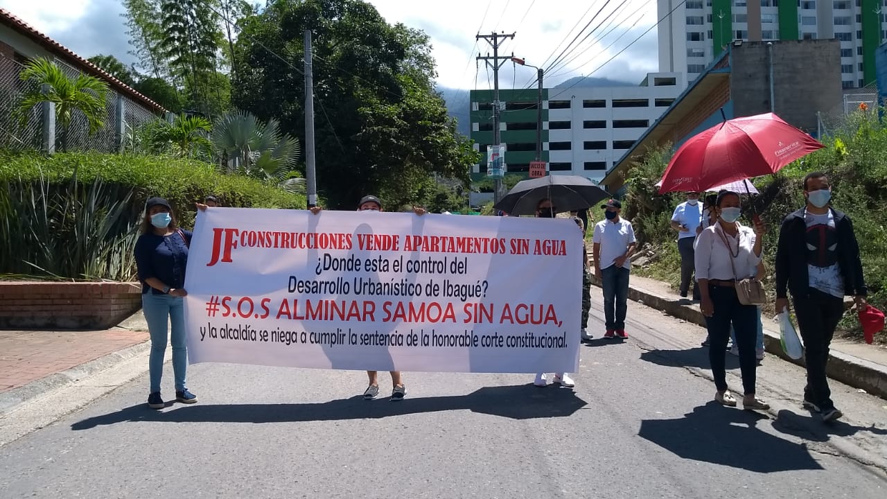 Habitantes de Alminar Samoa bloquean la avenida Ambalá para exigir agua potable