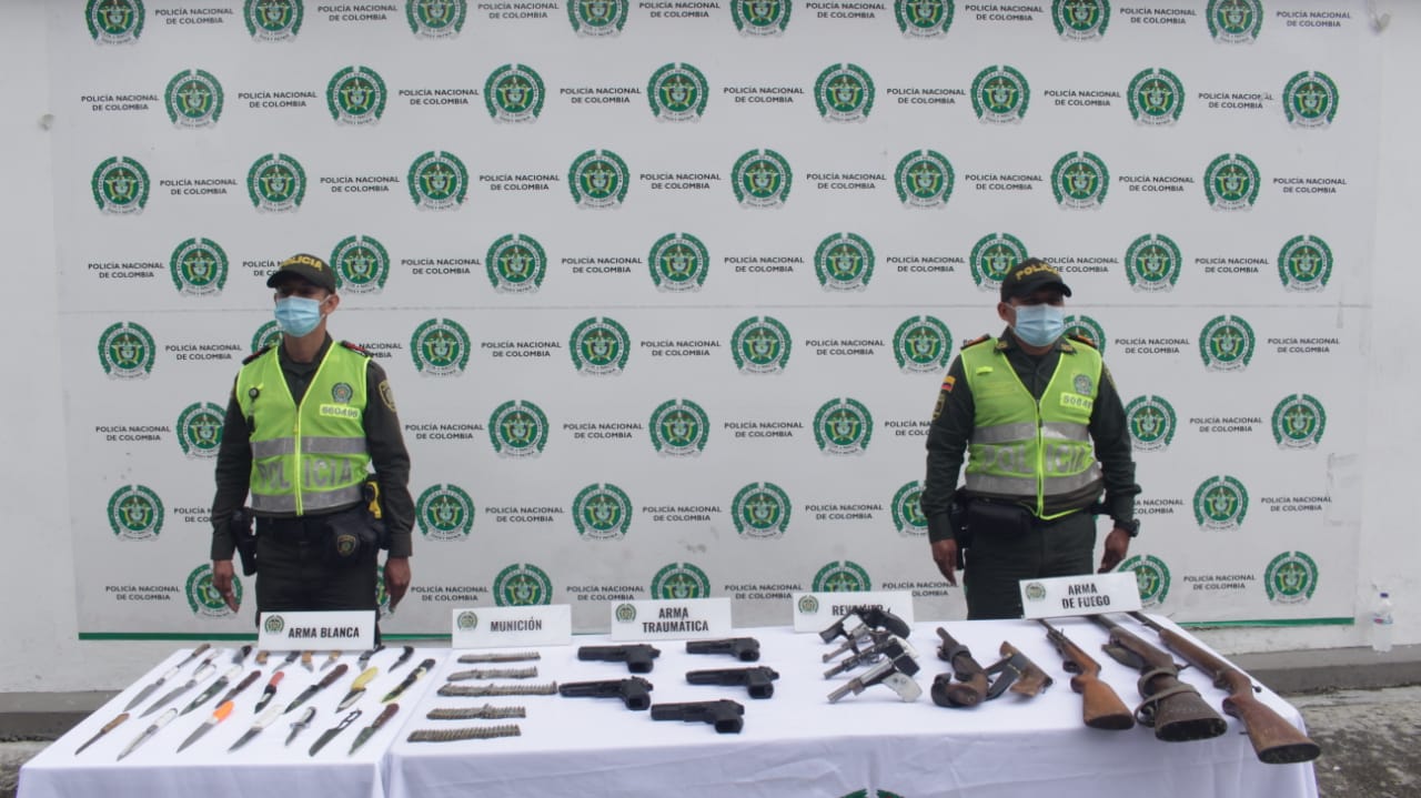 Habitantes de la Ciudadela Simón Bolívar entregaron más de 40 armas a la Policía