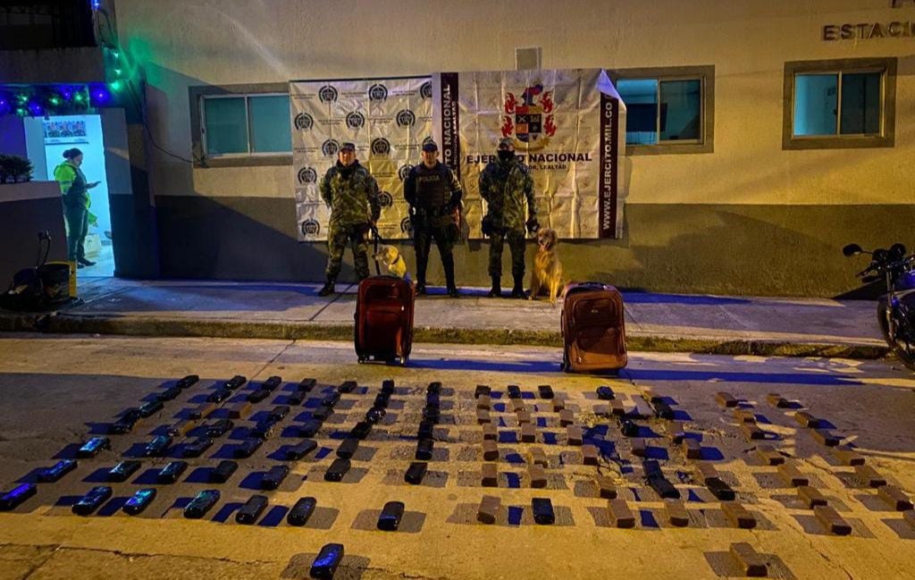 Hallan cargamento de marihuana en la bodega de un bus en Cajamarca