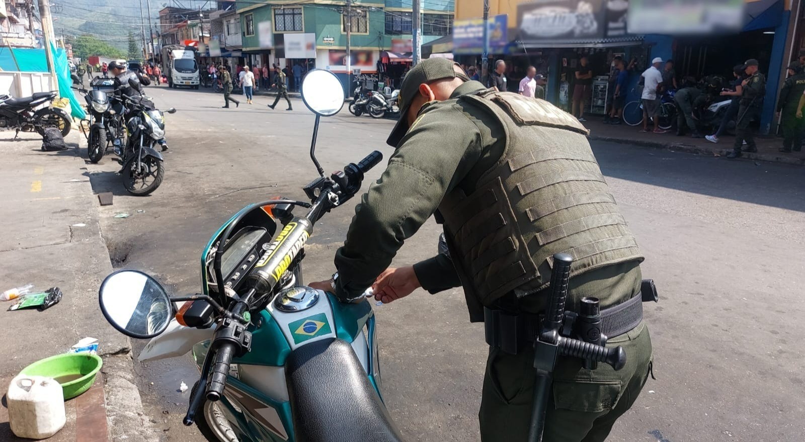 Hallaron motos robadas y drogas en los talleres de la calle 25 en Ibagué