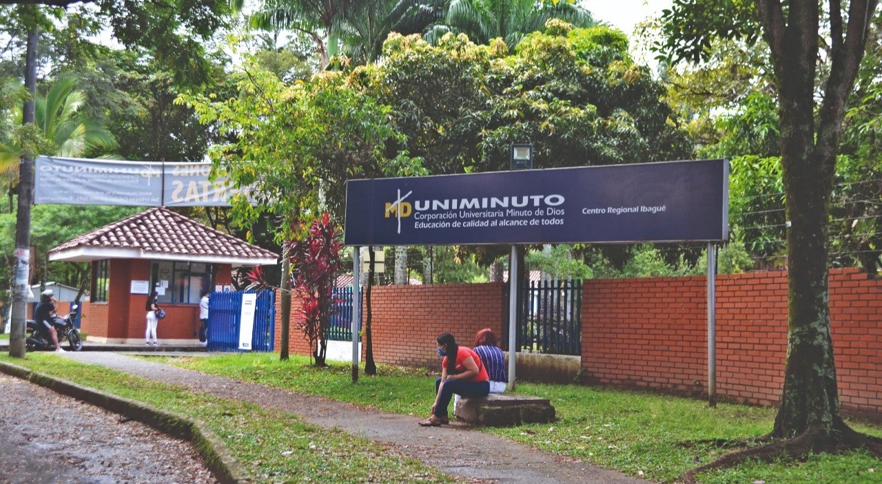 Hoy 136 periodistas empíricos del Tolima conseguirán su título universitario
