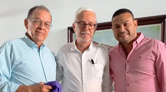 Alexander Castro busca candidatura pluripartidista