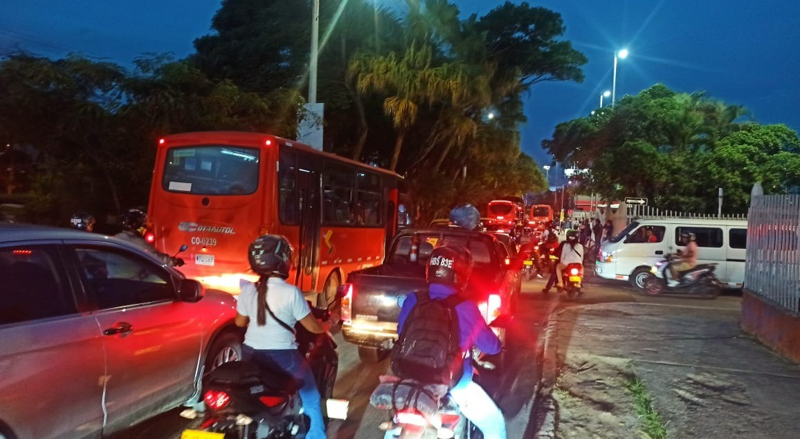 Ibagué colapsada en horas pico por obras en la carrera Quinta y avenida Ambalá