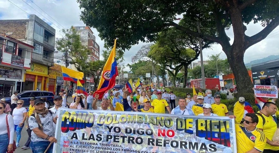 Convocan a marchar contra Petro este martes